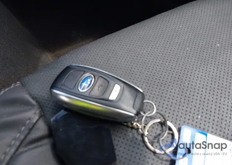 2016 Subaru Outback 2.5I Limited z USA, uszkodzony, nr VIN 4S4BSBNC2G3323889